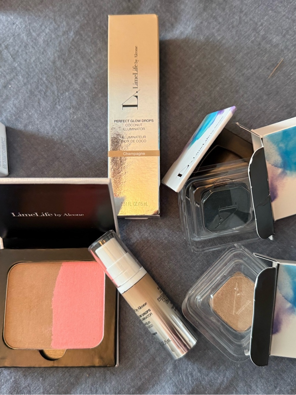 Women’s Skincare Set in White - Picture 8 of 14